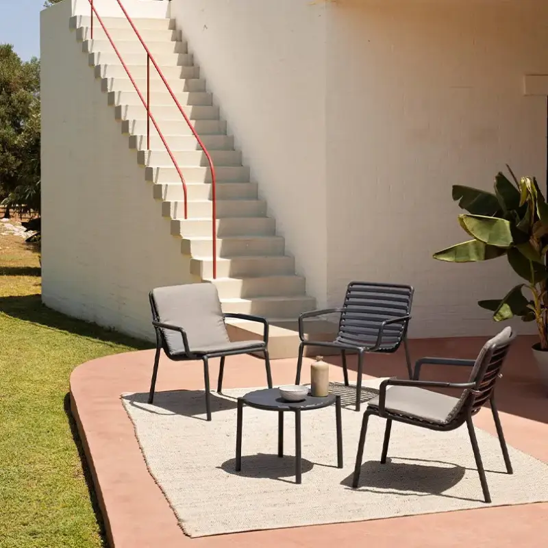 Subito Disponibile Salottino "Doga Relax" in polipropilene fiber-glass per giardino, bar e ristorante "Made in Italy"